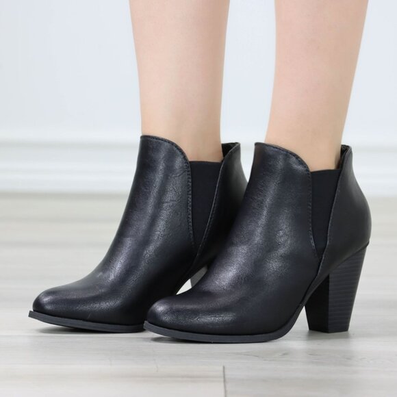 Black Faux Leather Heeled Ankle Booties Elastic Side Panels Stacked Block Heel - Picture 1 of 12